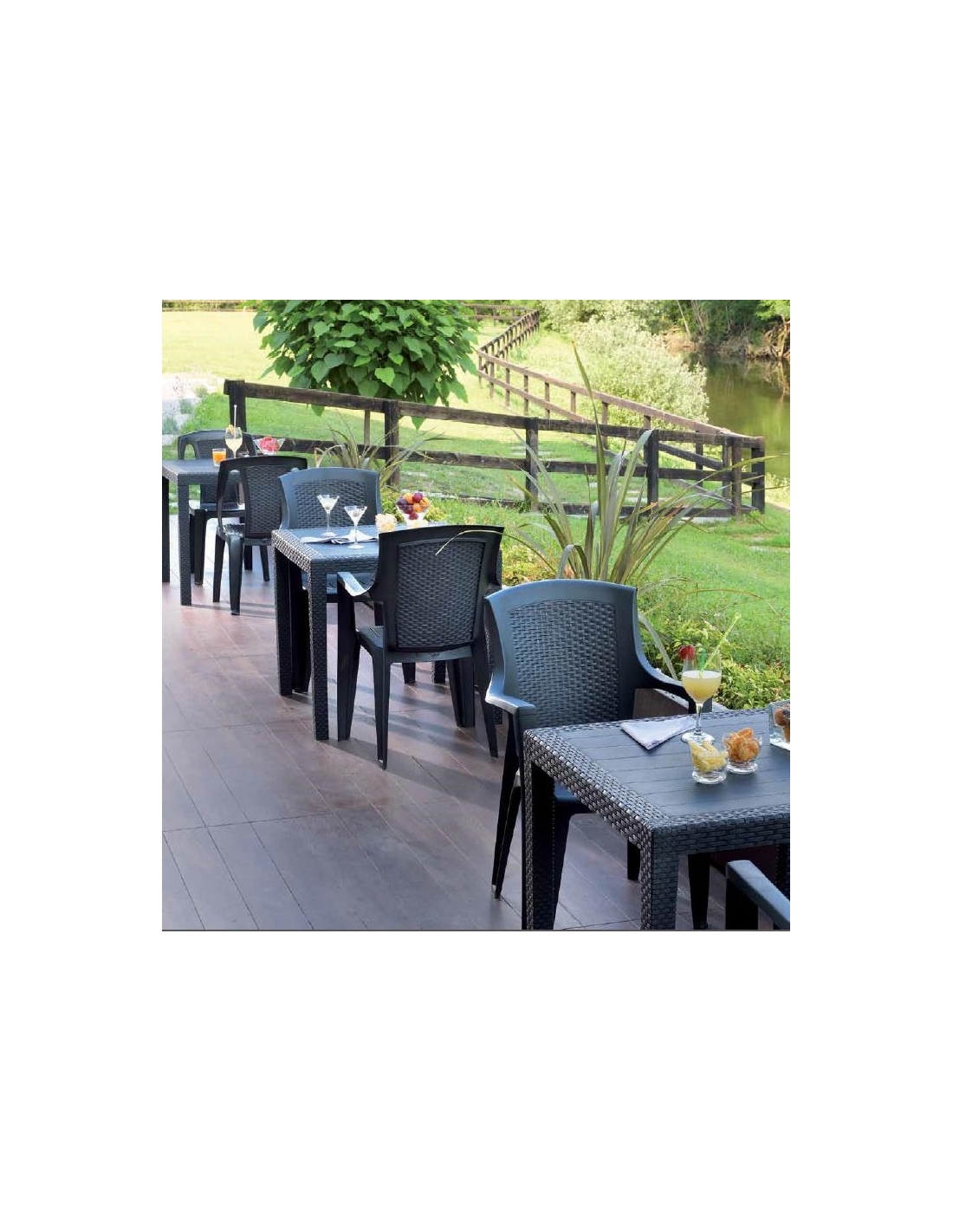 Chaise De Jardin Basse En Plastique Blanc – Effet Rotin, Empilable, Résistante Aux Intempéries – Dimensions 62x55x40 Cm