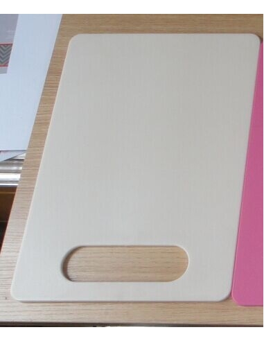 PLANCHE A DECOUPER PLASTIQUE  BLANCHE   35.5/25.5CM