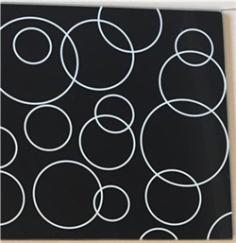 DESSOUS DE PLAT VERRE  NOIR MOTIFS 20 X 20 CM