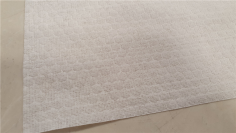 TAPIS DE BAIN SEMI DURABLE x25 GAUFFRÉ IRIS 50 X 70 CM (emb par 25 unités)