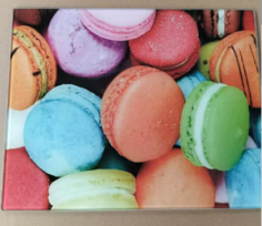 PLANCHE A DECOUPER EN VERRE 35  X 25 CM ''MACARON''