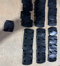 ATTACHE LATTE CENTRAL NOIR POUR SOMMIER LATTES IRIS 140 ET 160