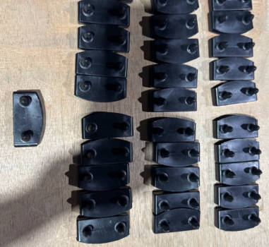 ATTACHE LATTE NOIR POUR SOMMIER LATTES IRIS