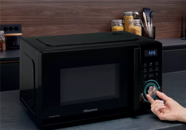 FOUR MICRO ONDES 20 LITRES GRILL NOIR 700W HISENSE  H20MOBSD1HG